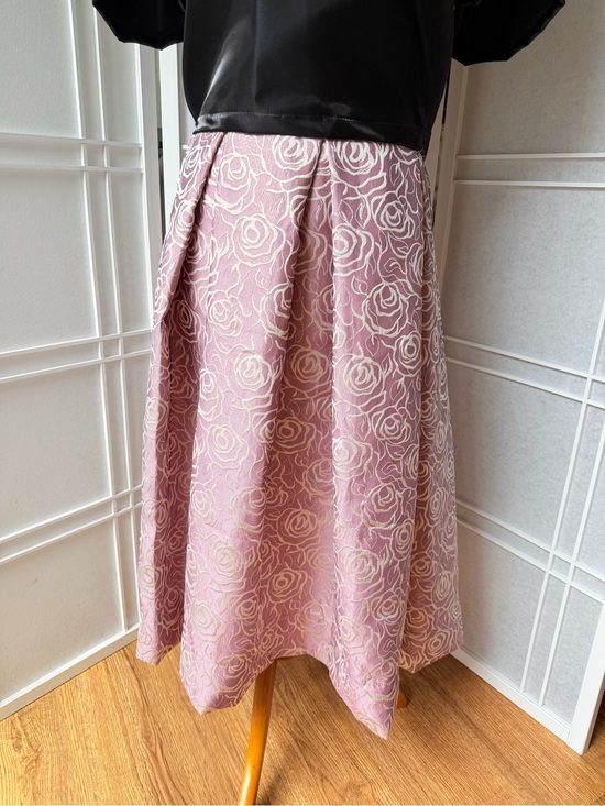 Dresses & Skirts - Elegant Pink Floral Midi Skirt